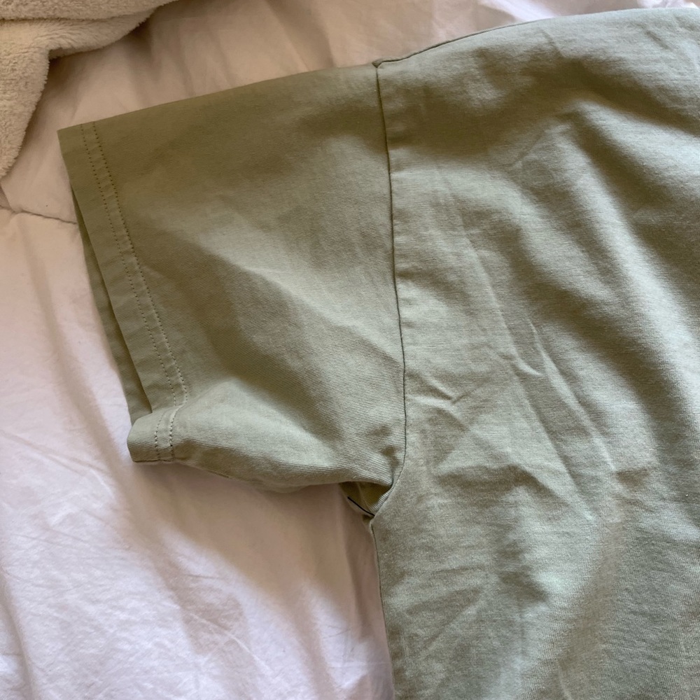 TN a laid-back cropped T-shirt - Picture 2 of 3